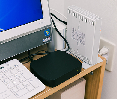 ウイルスバスター for Home Networkが机に置かれている写真